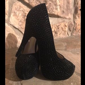 Delicacy embellished black heels S: 8.5 EUC